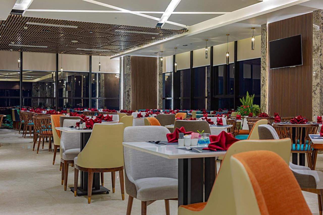 Peninsula Hotel Danang Bagian luar foto