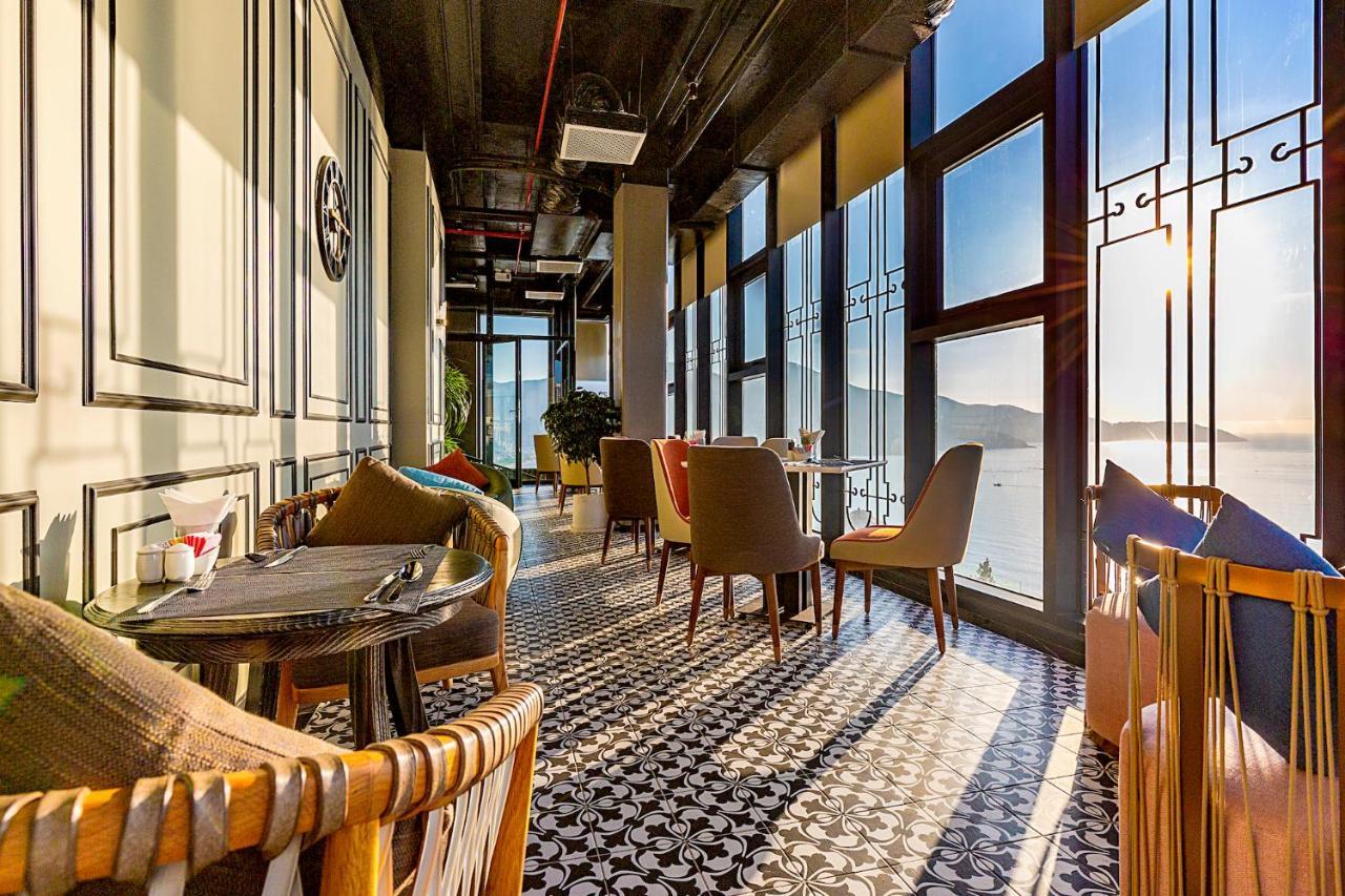 Peninsula Hotel Danang Bagian luar foto